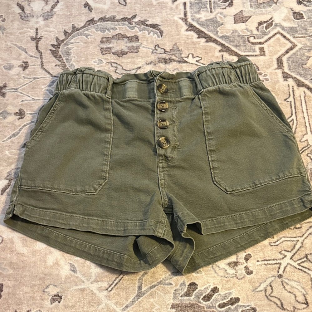 American eagle Olive Green Women's Shorts elastic waist with buttons